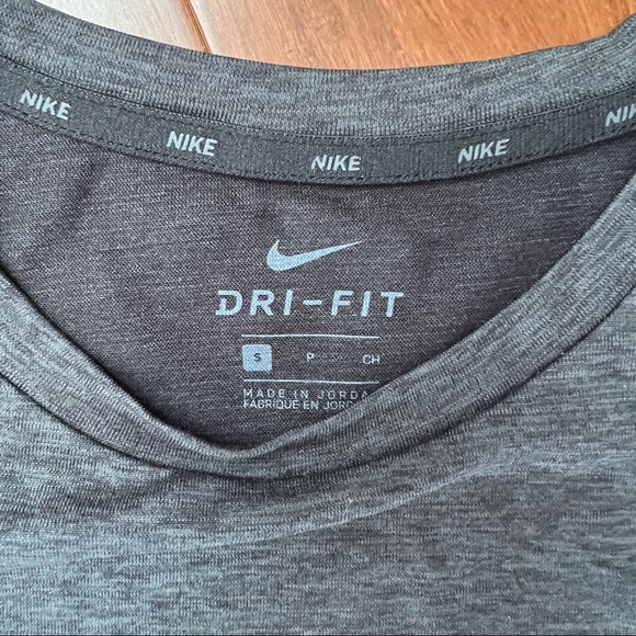 💥3 for $30💥 Nike Dri-Fit Workout Shirt - Picture 5 of 6